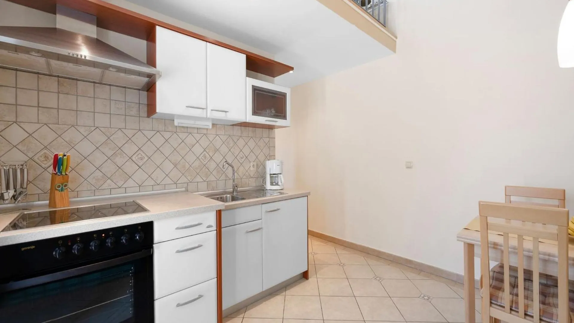 Apartment With Shared Jacuzzi In Rab Island Banjol Kroatien