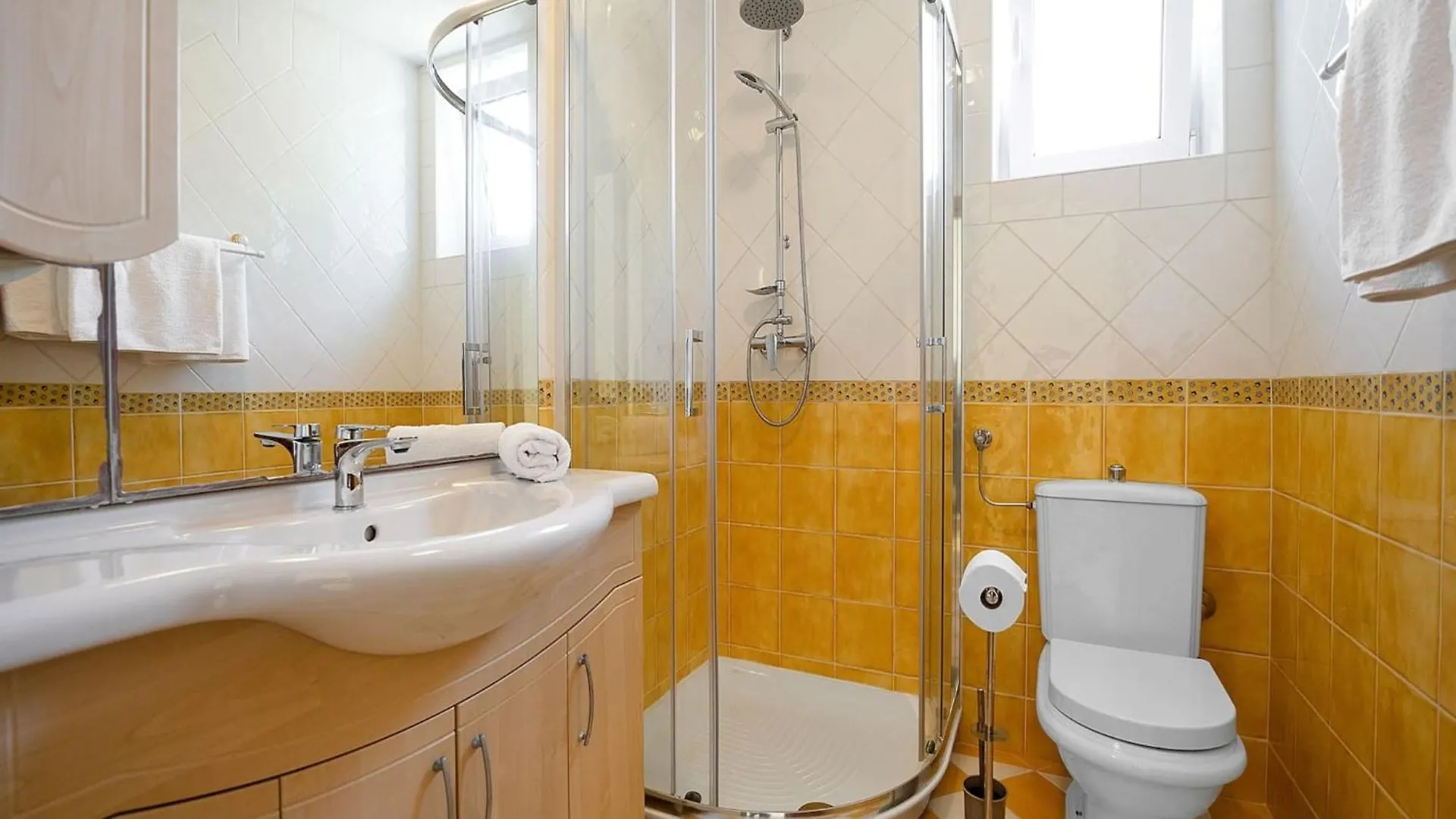 Apartment With Shared Jacuzzi In Rab Island Banjol