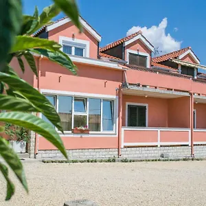  Apartment Javoran Zvonko 690a